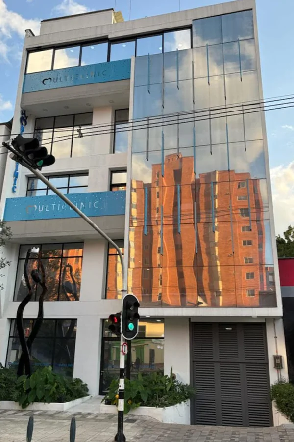 Fachada de Multiclinic - Nuestra ubicación